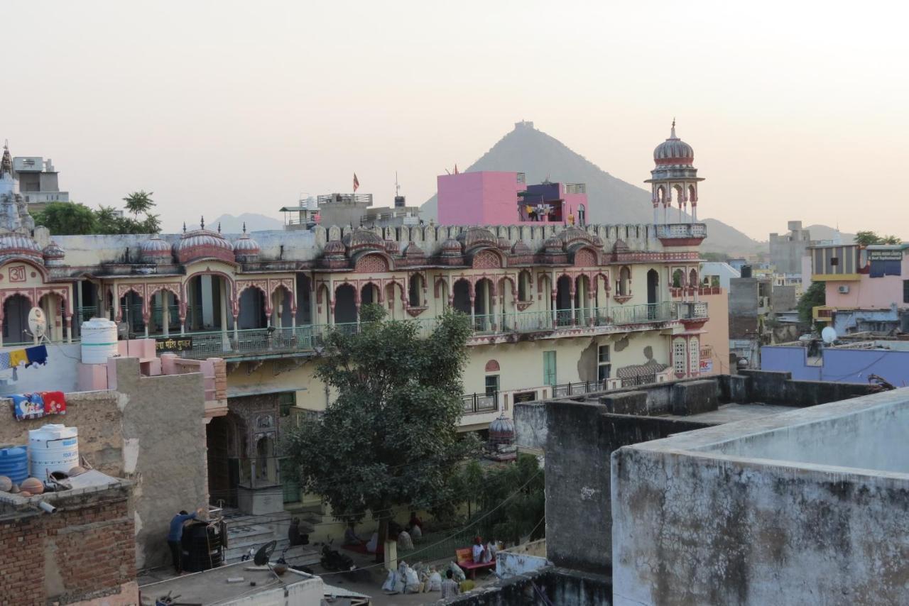 Hotel Poonam Pushkar Exterior photo